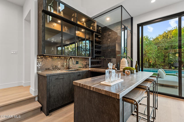 4199 Woodlane Court, Westlake Village CA: https://media.crmls.org/mediaz/5cc1d1b0-a12d-4123-831f-c9c2015dc9ab.jpg