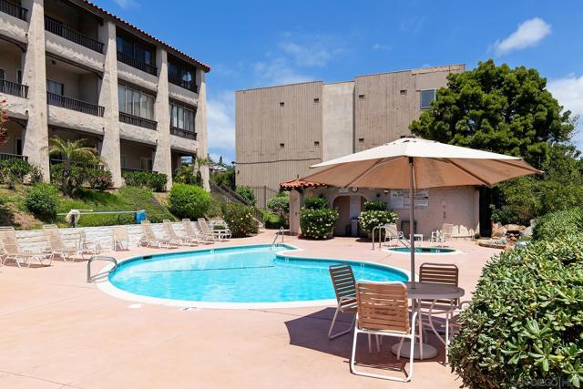 2510 Clairemont Dr, San Diego CA: https://media.crmls.org/mediaz/5cc23963-f5be-4b24-9a5a-42068df5b421.jpg