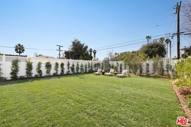 633 N Formosa Avenue, Los Angeles CA: https://media.crmls.org/mediaz/5cc24c54-b326-49fd-ac68-c52b78da4bba.jpg