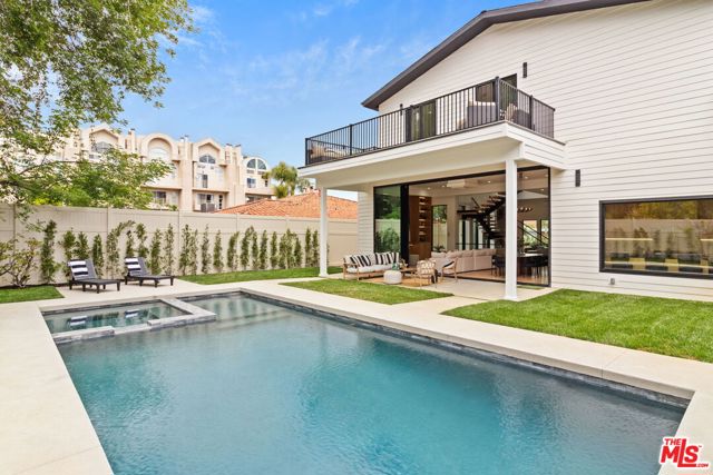4535 Haskell Avenue, Encino CA: https://media.crmls.org/mediaz/5cc2e93c-e630-4381-baff-7e21aeebfa75.jpg