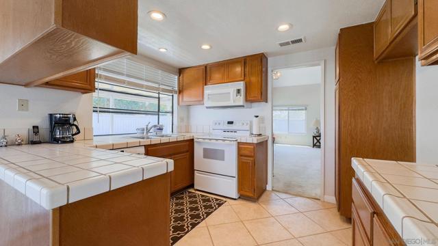 11686 Cacao Court, San Diego CA: https://media.crmls.org/mediaz/5cc35e63-c089-450e-bbd8-1cf3caa0f169.jpg