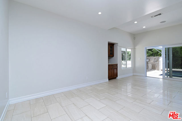 23637 Park Belmonte, Calabasas CA: https://media.crmls.org/mediaz/5cc363c7-d850-4f1b-9e86-da302da2a244.jpg