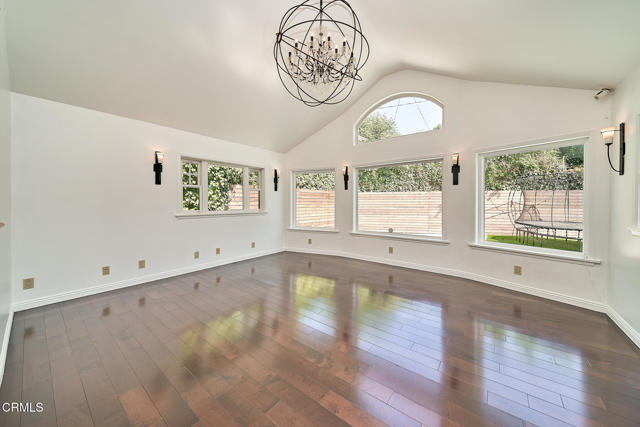 4916 Rupert Lane, La Canada Flintridge CA: https://media.crmls.org/mediaz/5cc3c5a9-f83b-4f75-827b-246dfef52306.jpg
