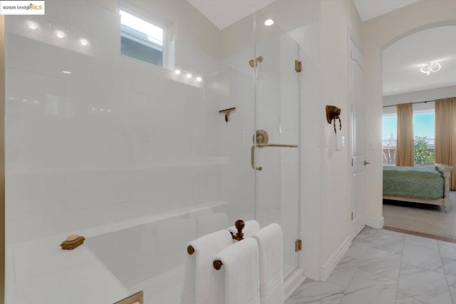 1577 Chianti LN, Brentwood CA: https://media.crmls.org/mediaz/5cc40cdf-5b54-40d6-bacc-90a34982db6b.jpg