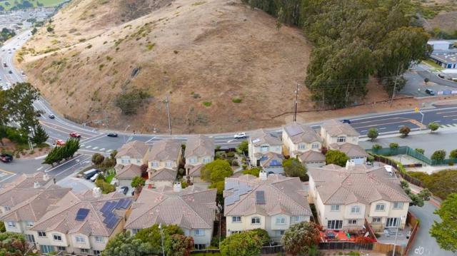 811 La Montagne Place, South San Francisco CA: https://media.crmls.org/mediaz/5cc4dc91-6a92-4d3c-86cb-c9b7f2685c81.jpg