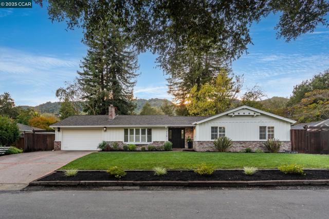 115 Camino Encanto, Danville CA: https://media.crmls.org/mediaz/5cc51a8e-fc54-4c95-b561-cfffd7a7fa66.jpg