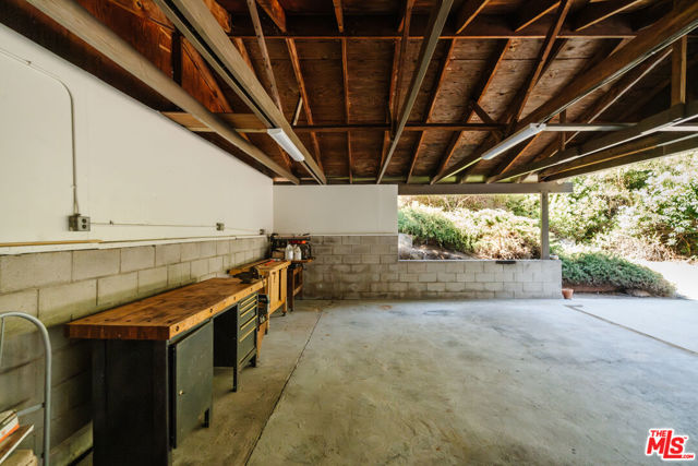 1289 Old Topanga Canyon Road, Topanga CA: https://media.crmls.org/mediaz/5cc52f50-471e-40b2-9843-acbe7f2eacbd.jpg