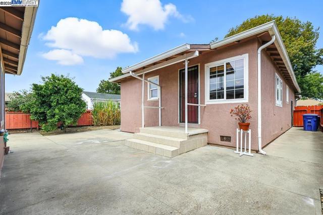 825 Billings Blvd, San Leandro CA: https://media.crmls.org/mediaz/5cc53db3-4ad7-4260-bb43-f7516d8997c9.jpg