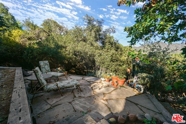 730 Basin Drive, Topanga CA: https://media.crmls.org/mediaz/5cc558db-34cc-4b93-bb50-e861170c9400.jpg