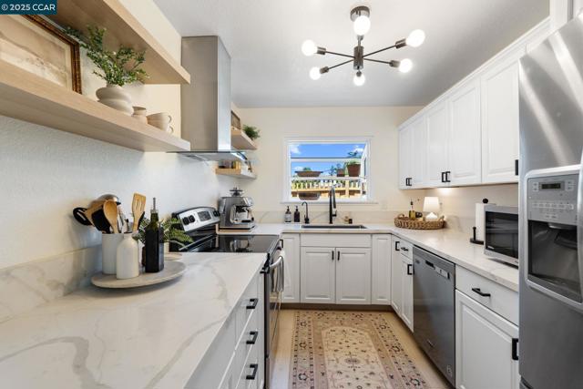 6625 Pioneer Ln, Dublin CA: https://media.crmls.org/mediaz/5cc55b42-f925-4d54-bfe3-5bb5e137543b.jpg