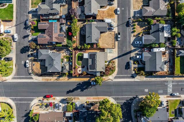 1349 Montana Dr, Concord CA: https://media.crmls.org/mediaz/5cc583eb-d62a-4081-b43b-82f10e7146bd.jpg