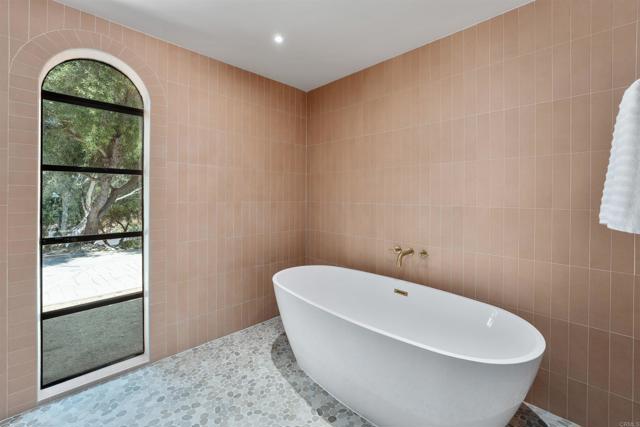 Image 22 of 42 For 28690 Mountain Lilac Road