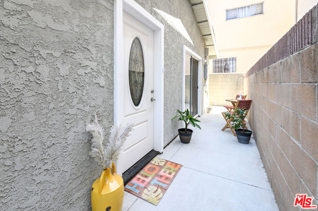 4564 W Broadway Unit B