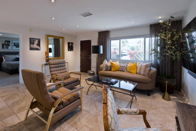 2200 E Acacia, Palm Springs CA: https://media.crmls.org/mediaz/5cc6053c-1b11-49a4-96bf-9c36477118b0.jpg