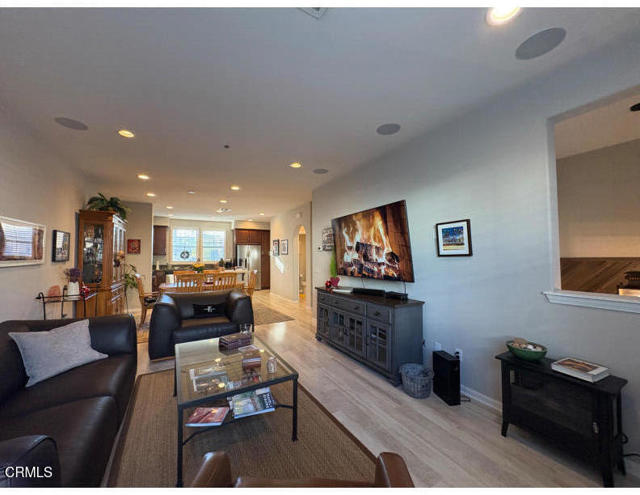 Detail Gallery Image 9 of 23 For 3661 Islander Walk, Oxnard,  CA 93035 - 3 Beds | 3/1 Baths