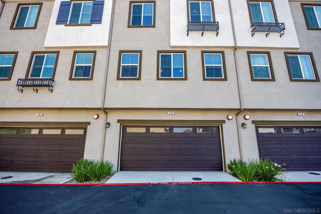 210 Liberty Way, Oceanside CA: https://media.crmls.org/mediaz/5cc7928c-662f-4ade-8c59-0afdef7f4c50.jpg