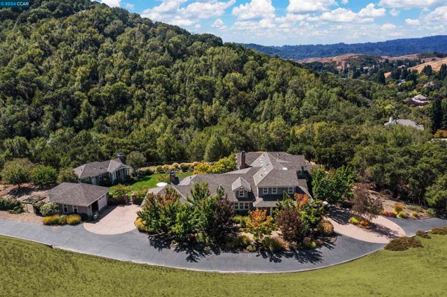 8 Julianna Court, Moraga CA: https://media.crmls.org/mediaz/5cc7c265-50b7-4c4b-b2ab-d25723668d1a.jpg