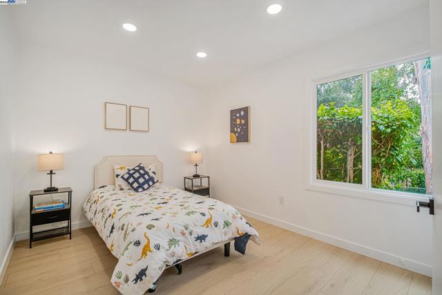 18760 Sandy Rd, Castro Valley CA: https://media.crmls.org/mediaz/5cc7c395-8b62-40a7-8bfe-e7ca701bc08d.jpg