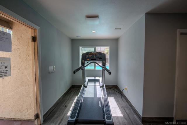 5252 Orange AVe, San Diego CA: https://media.crmls.org/mediaz/5cc7c735-30a9-4439-b88c-3f872fe6538a.jpg