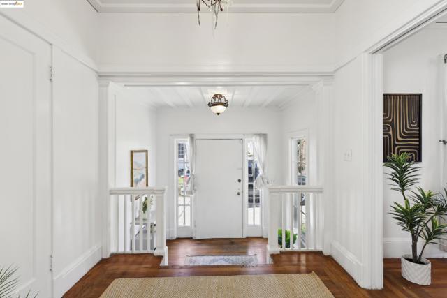 3064 E 15Th St, Oakland CA: https://media.crmls.org/mediaz/5cc80fed-a60c-496d-959c-2a1f53b98d00.jpg