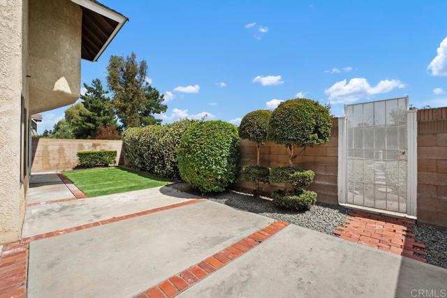 6 Cape Cod, Irvine CA: https://media.crmls.org/mediaz/5cc8d5d7-86d9-45b8-a858-710e53c6682b.jpg
