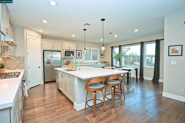 528 Caprio Ct, San Ramon CA: https://media.crmls.org/mediaz/5cc90987-eb72-4146-aab3-0aba774acd9b.jpg