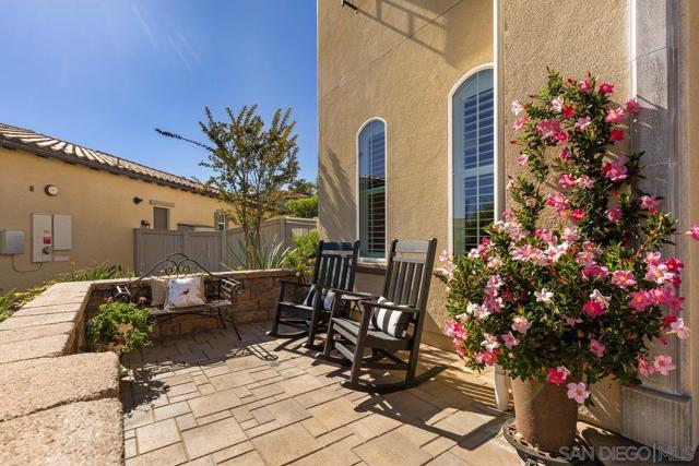 1217 Stockton Pl, Escondido CA: https://media.crmls.org/mediaz/5cc932c1-6fc9-4541-9c4b-888d9502118e.jpg