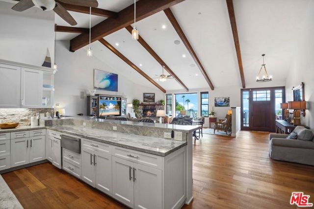 30119 Harvester Road, Malibu CA: https://media.crmls.org/mediaz/5cc934c7-400d-4f19-b212-0df77da8431e.jpg