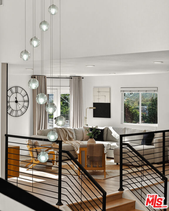 2603 Crestmoore Place, Los Angeles CA: https://media.crmls.org/mediaz/5cc9d726-82a4-4437-a2be-6bca683afd07.jpg