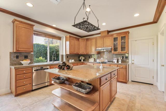 310 Via Vaquero Norte, San Juan Bautista CA: https://media.crmls.org/mediaz/5cc9fe45-4a8b-470b-8363-4ee81abdc120.jpg