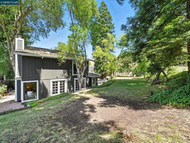 66 Ambleside Court, Danville CA: https://media.crmls.org/mediaz/5cca10cf-527a-4110-b5ac-711013436288.jpg