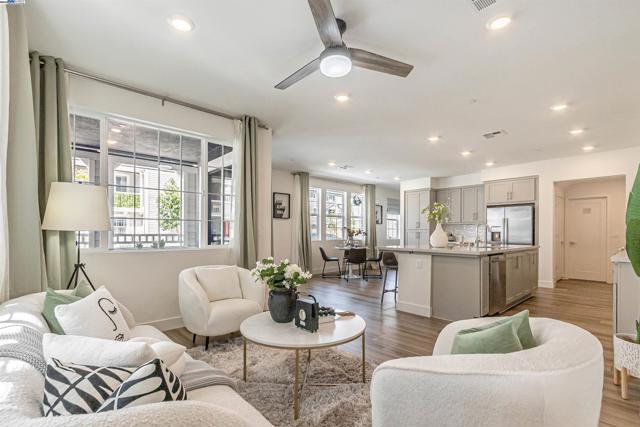 37389 Salt Grass Rd, Newark CA: https://media.crmls.org/mediaz/5cca594b-8075-4d54-aae0-1f9e837f02e0.jpg