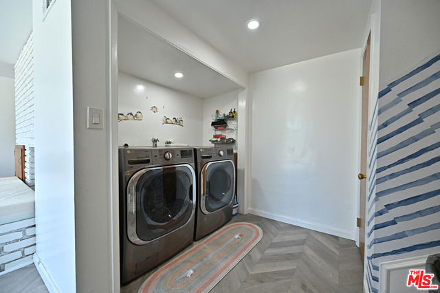 1545 3rd Street, Manhattan Beach CA: https://media.crmls.org/mediaz/5ccadcc2-5f56-4321-af22-3f1c0c4a5c39.jpg