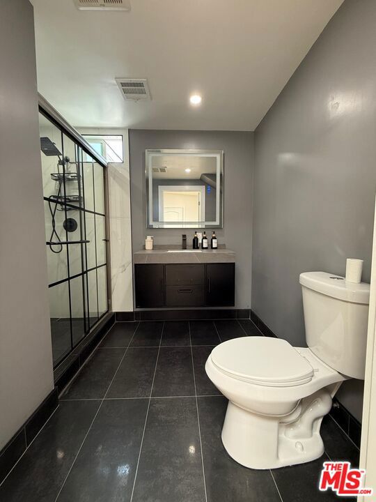 5759 1/2 Lemp Avenue, North Hollywood CA: https://media.crmls.org/mediaz/5ccb4820-da4e-4e78-99ba-5ee20c397112.jpg