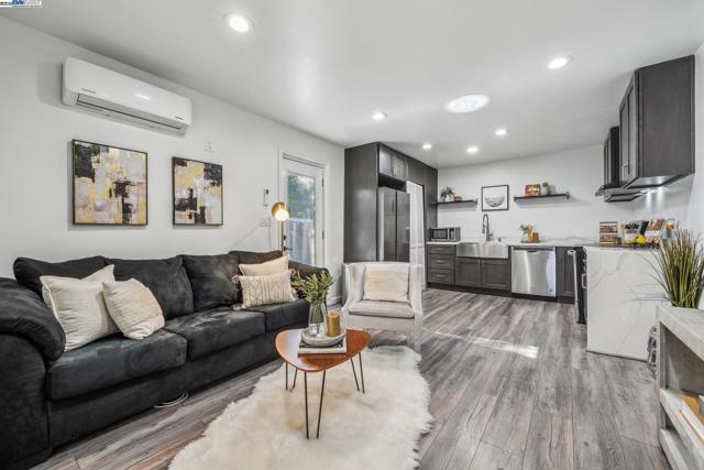 316 3Rd Ave S, Pleasant Hill CA: https://media.crmls.org/mediaz/5ccc5f67-d223-4af7-a9c6-95d47eb334fc.jpg