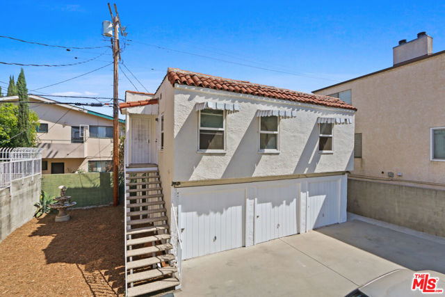 8521 Saturn Street, Los Angeles CA: https://media.crmls.org/mediaz/5ccc7366-30d5-402c-8c65-d33d14741593.jpg