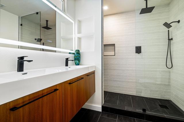 52885 Avenida Carranza, La Quinta CA: https://media.crmls.org/mediaz/5ccca95d-9460-4050-939e-eb192aa0639b.jpg