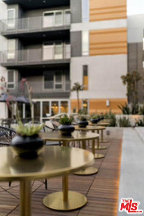 3425 W OLIVE Avenue, Burbank CA: https://media.crmls.org/mediaz/5ccd8f3f-30a4-4a6c-a40e-b1c11d80ddb4.jpg
