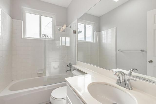 88 17th Avenue, San Mateo CA: https://media.crmls.org/mediaz/5ccdb931-8bc4-4d26-811d-39dc342bdbce.jpg
