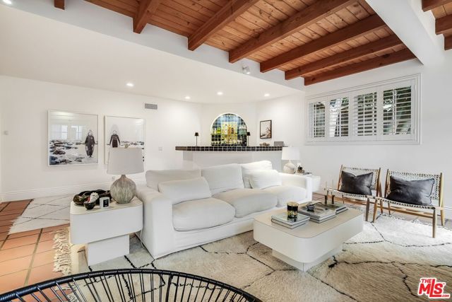 2880 Searidge Street, Malibu CA: https://media.crmls.org/mediaz/5cce2af7-86be-45b3-b551-7495b544d9ea.jpg