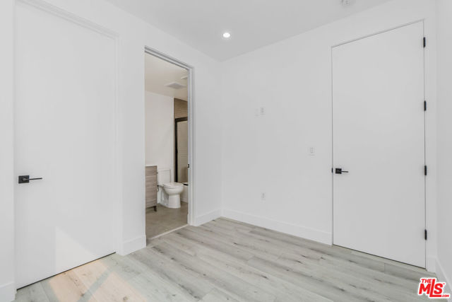 522 N Wilton Place, Los Angeles CA: https://media.crmls.org/mediaz/5cce5be9-db41-4909-acac-eb307c48b4d3.jpg