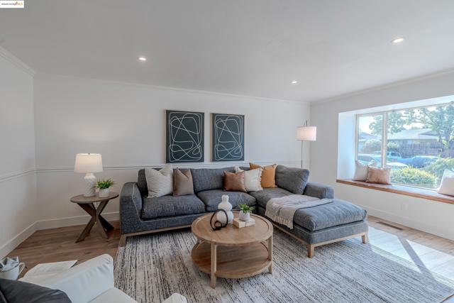 3354 S Francisco Way, Antioch CA: https://media.crmls.org/mediaz/5cce6c1f-3ee9-4346-a647-99a7432deada.jpg