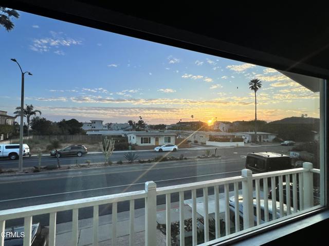 Detail Gallery Image 13 of 41 For 2827 Pierpont Bld, Ventura,  CA 93001 - 4 Beds | 4 Baths