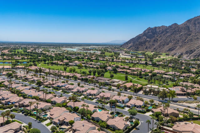 78858 Breckenridge Drive, La Quinta CA: https://media.crmls.org/mediaz/5ccea605-cd9f-4d6c-91c4-f4e0e54a2326.jpg