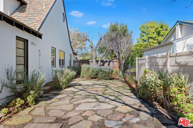 2965 Calle Noguera, Santa Barbara CA: https://media.crmls.org/mediaz/5ccee897-18e5-40f2-a375-82be814c2d32.jpg
