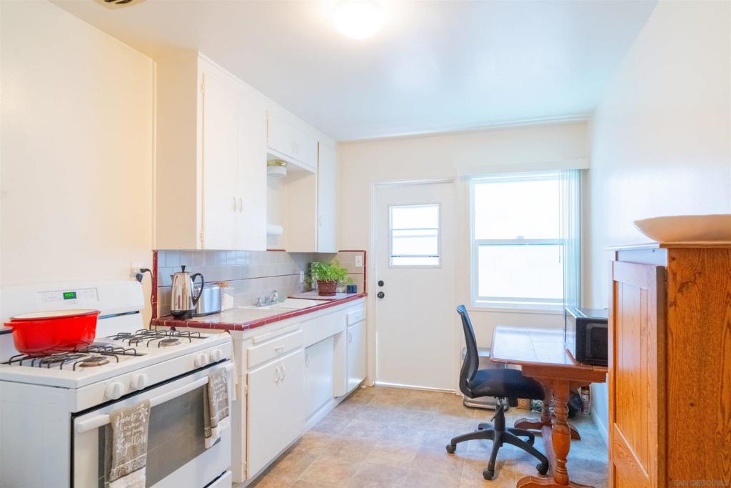 MLS #250032032SD img 10