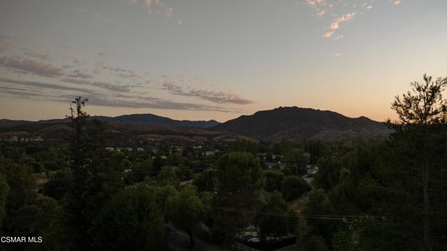 28329 Foothill Drive, Agoura Hills CA: https://media.crmls.org/mediaz/5ccf073a-a72d-4c48-8488-ea2020d06512.jpg