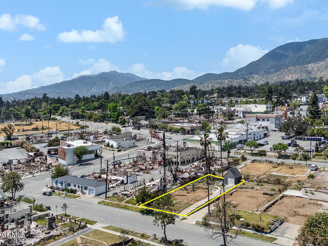 925 Beverly Way, Altadena CA: https://media.crmls.org/mediaz/5ccf19ef-83fc-4240-9baf-f99cdf089737.jpg