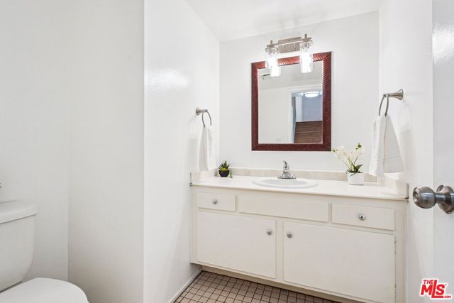 13065 Mindanao Way, Marina del Rey CA: https://media.crmls.org/mediaz/5ccf7e57-c22f-4826-9e64-995534b5c050.jpg