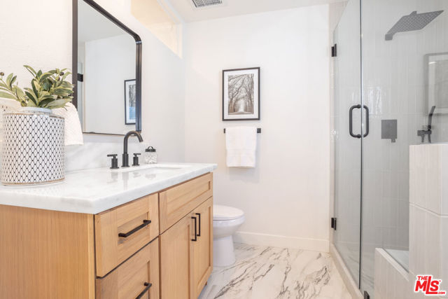 824 N Lima Street, Burbank CA: https://media.crmls.org/mediaz/5cd0a515-c40c-47ac-9988-b77d25cd89e4.jpg